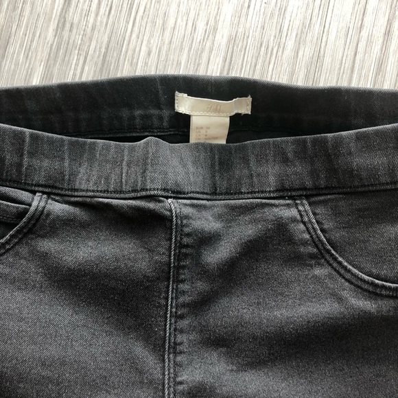 🆓 Dark gray H&M denim jeggings/skinny jeans - Picture 3 of 4